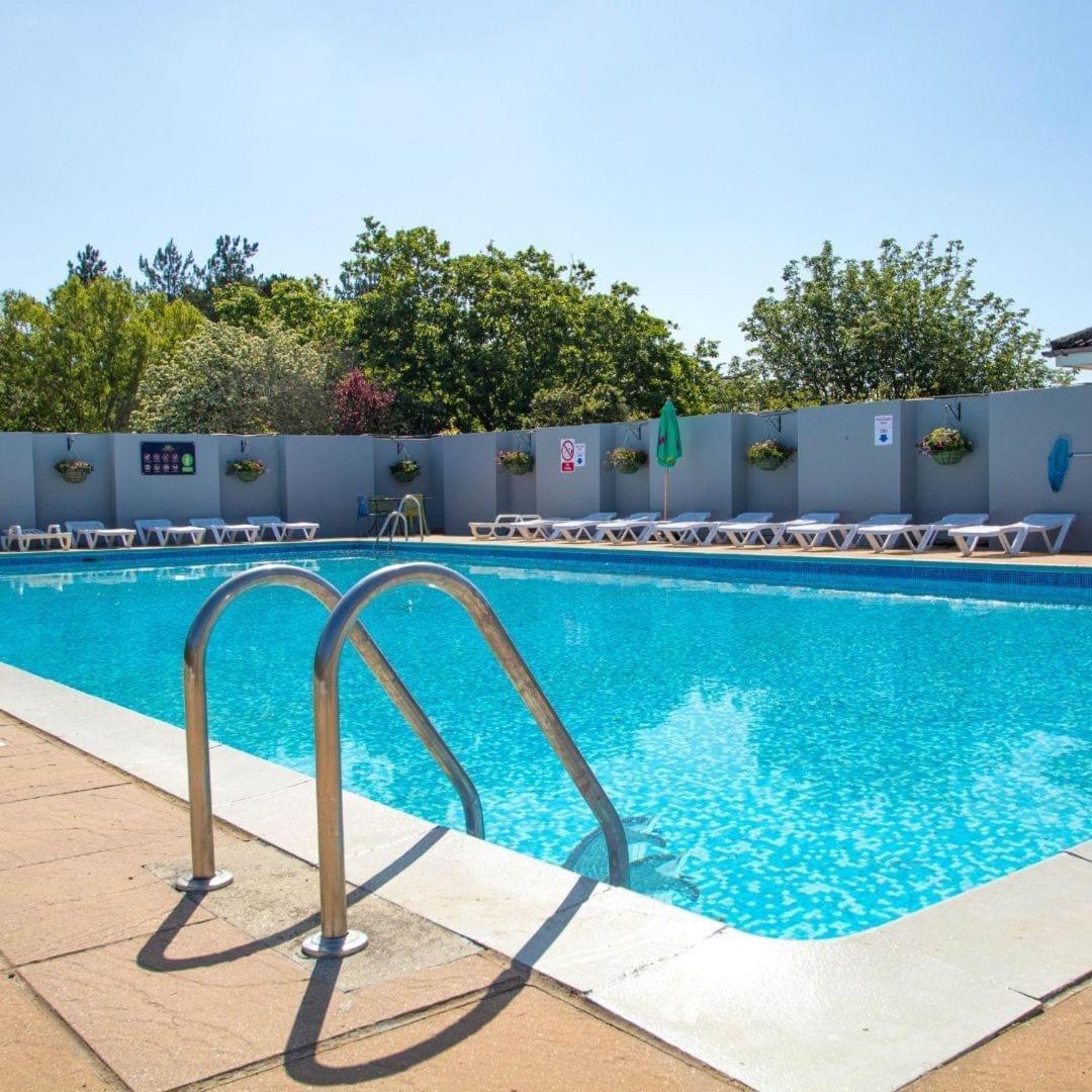 Westerley Cove Hotel Лимингтън Екстериор снимка